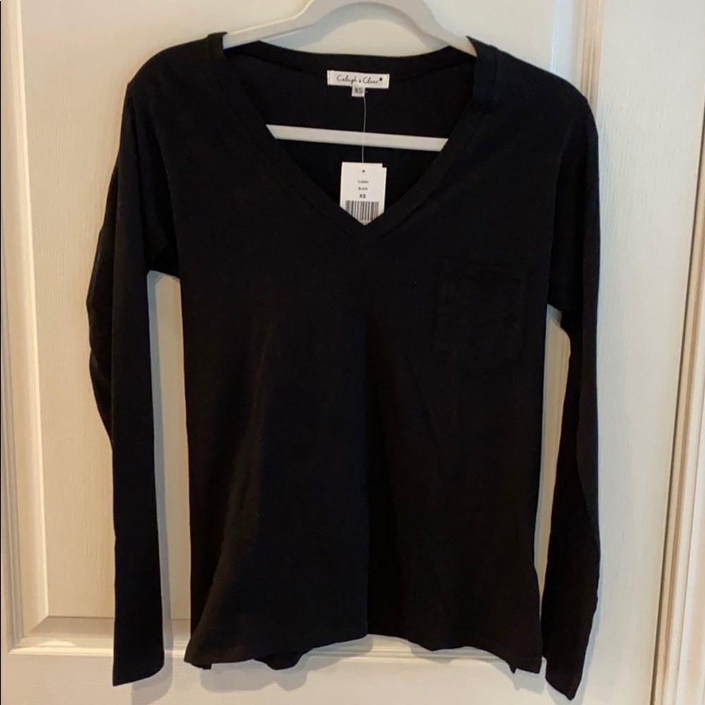 NWT! V-neck Tee Black